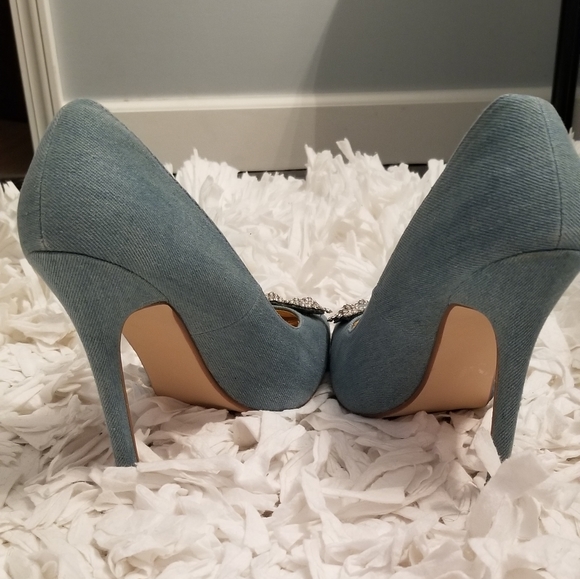 Shoes - Picture 4 of 8